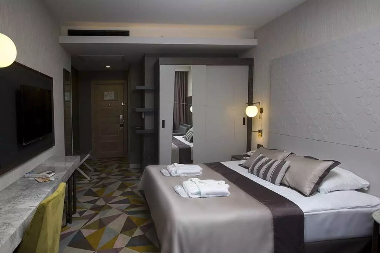 FAMERESIDENCE_LARA (10).jpg